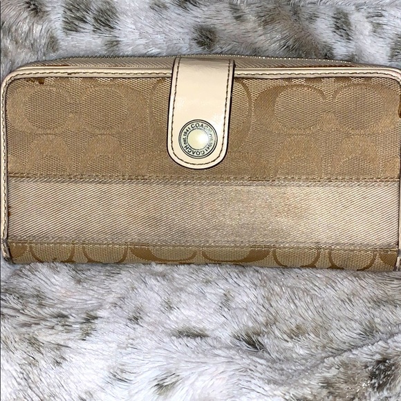 Used large Coach wallet - Picture 1 of 4